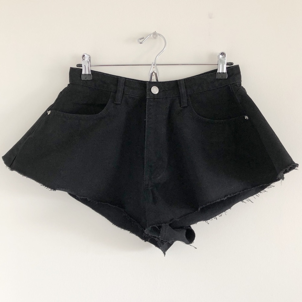 NWT Missguided Petite High Rise Floaty Black Short
